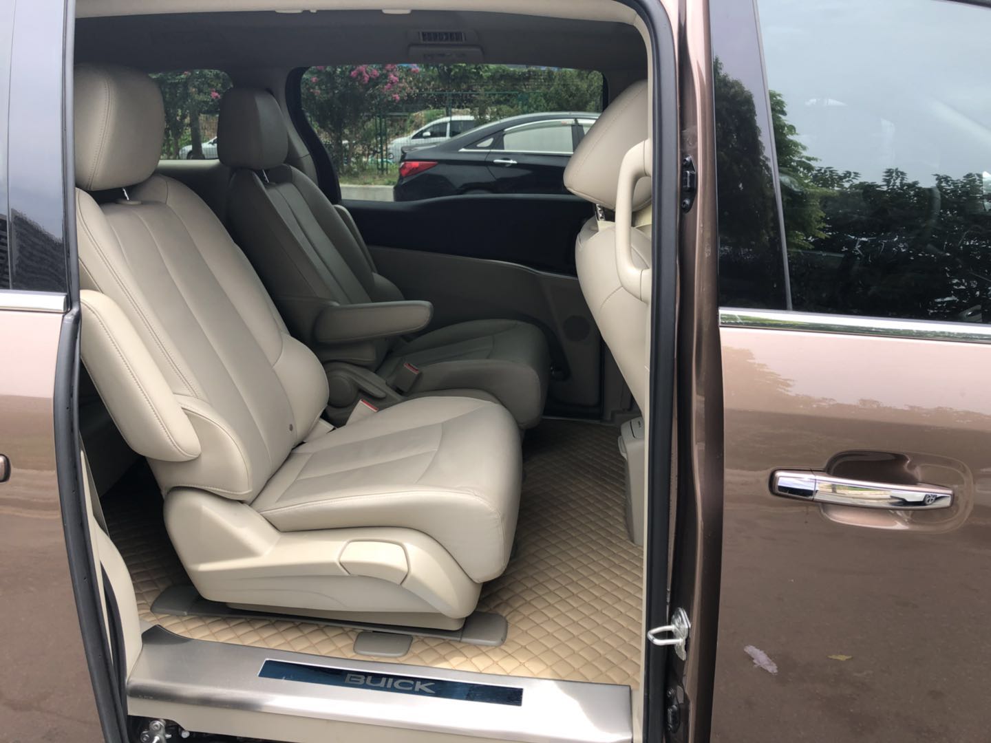 別克GL8內(nèi)飾